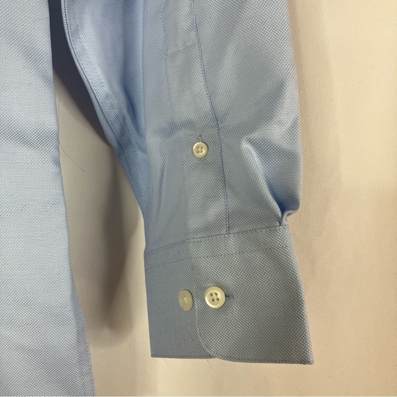 3/$30 Pronto Uomo | Light Blue Non-Iron 100% Cotton Button Up Shirt - Picture 4 of 6